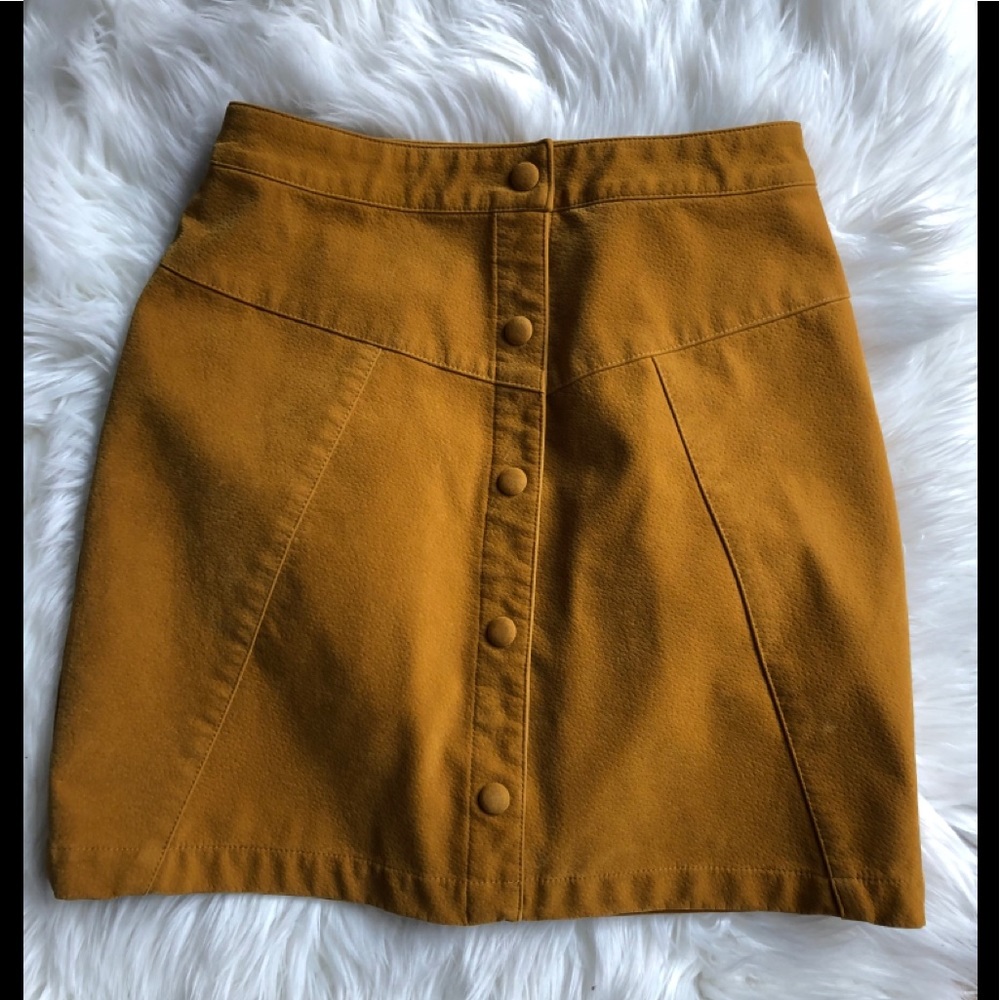 Perfect suede fall skirt 🍁